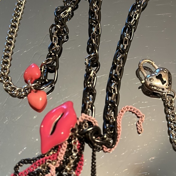 Harajuku Lovers Necklace - Picture 6 of 11